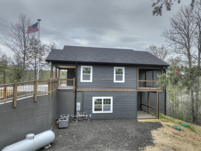 Building Photo - 64 Walnut Dr