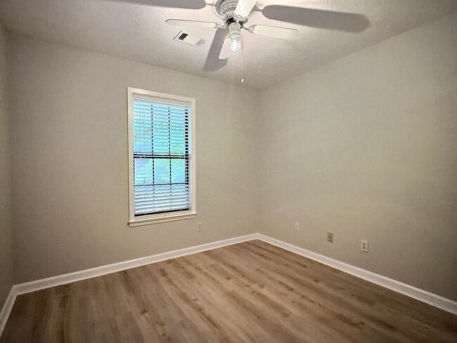 Building Photo - Updated 3 bedroom, 2 full bath in Prattville!