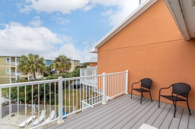 Building Photo - 1948 W Beach Blvd