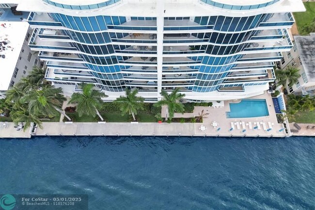 Building Photo - 715 Bayshore Dr