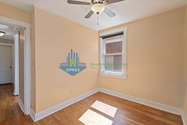 Building Photo - Spacious 3-Bedroom Home w/ Parking & Centr...