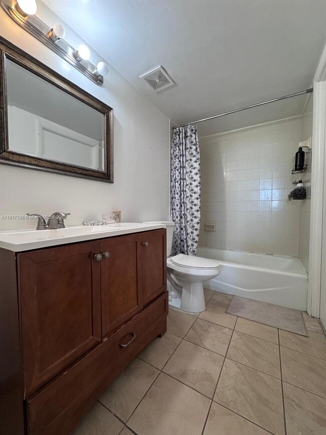 Building Photo - 1470 NE 123rd St