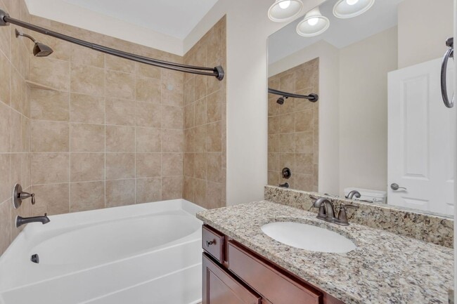 Building Photo - Charming Townhome in the Heart of Berry Fa...