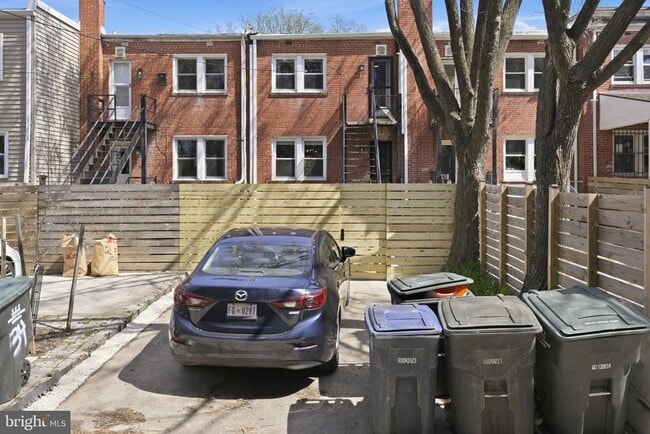 Building Photo - 32 Farragut Pl NW