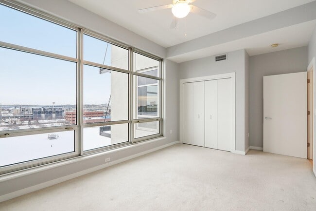 Building Photo - 106 W Seeboth St