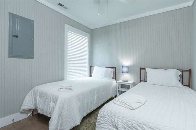 Building Photo - 1025 Smyzer Rd