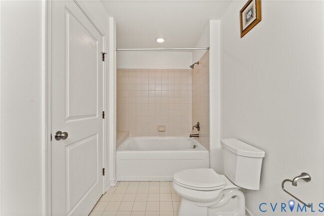 Building Photo - 3904 Village Townes Walk