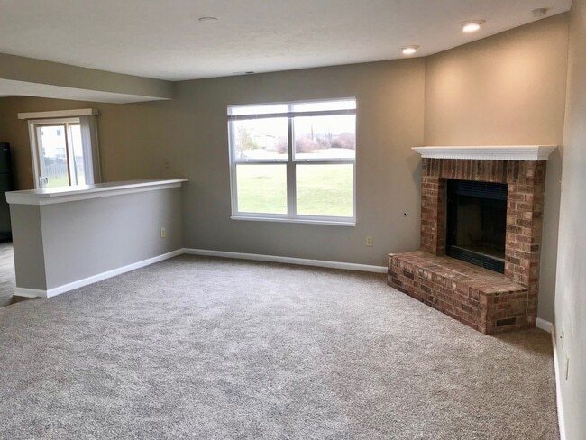 Building Photo - 4 Bedroom 2.5 Bathroom Two Story Brick Front Home in Pike Township!