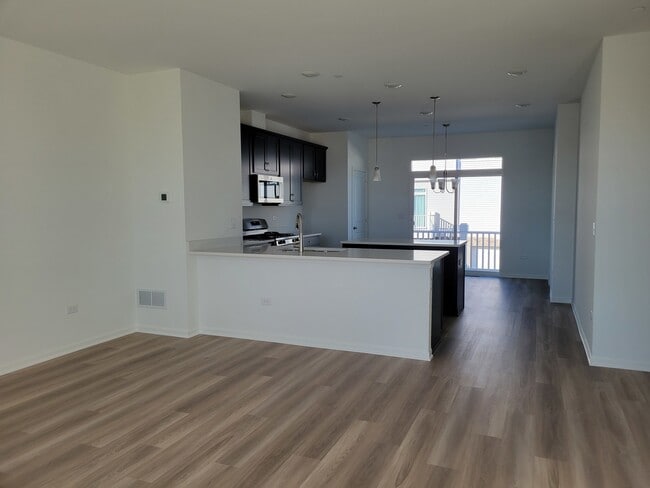 Building Photo - 1550 Times Dr