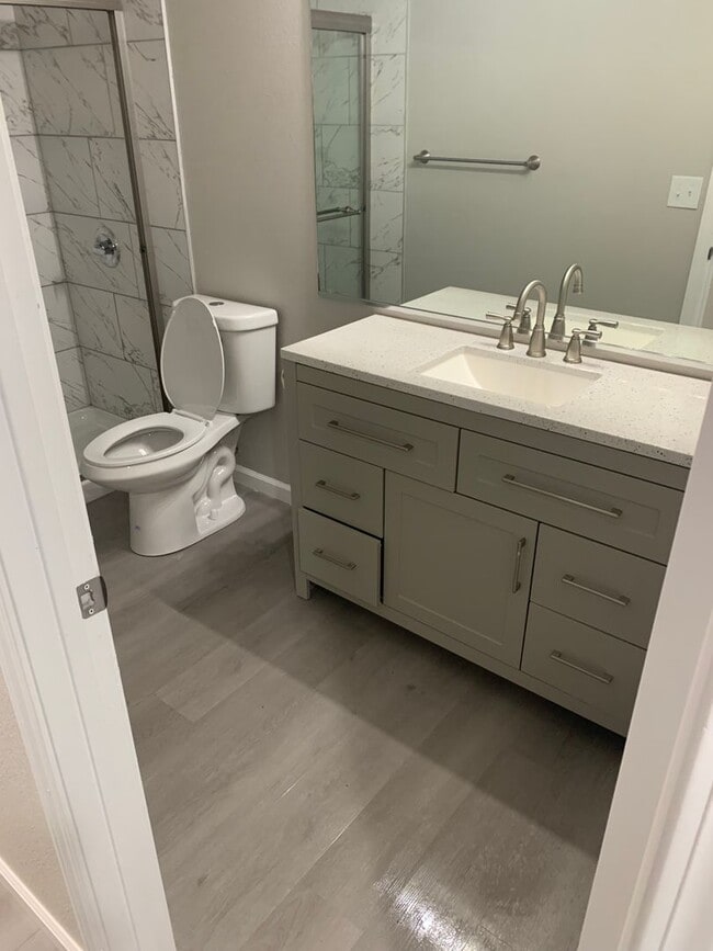 Building Photo - Spacious 3-Bedroom Home with Backyard in Fresno!