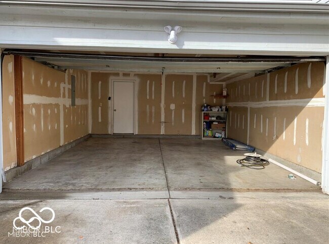 Building Photo - 684 Mountain Pine Dr