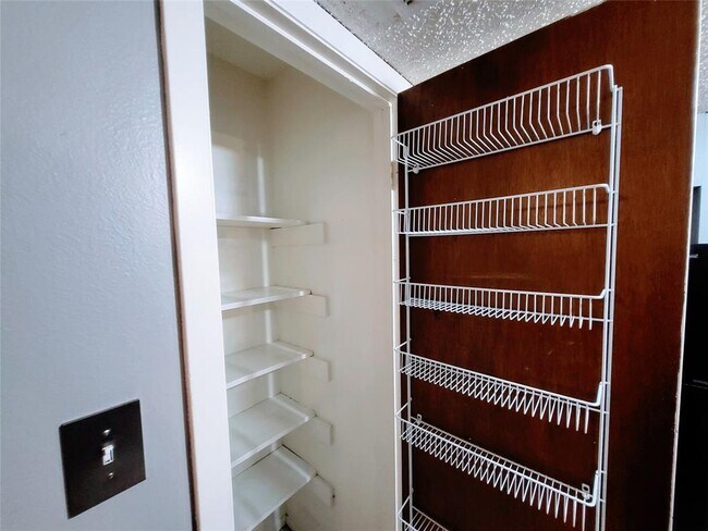 Building Photo - 3429 Willowrun Dr