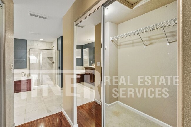 Building Photo - 3576 Hume St