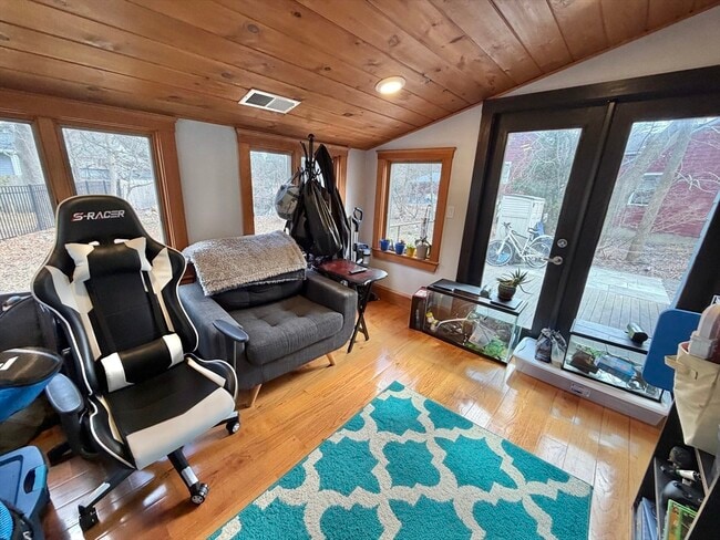 Building Photo - 176 Upland Ave