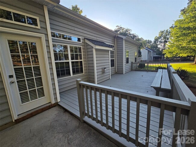 Building Photo - 112 Spring Grove Dr