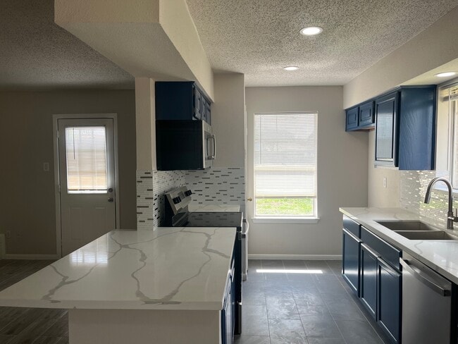 Building Photo - 2434 Long Reach Dr