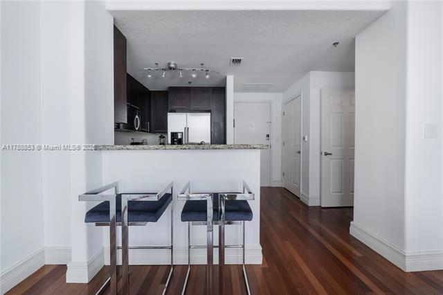 Building Photo - 6515 Collins Ave