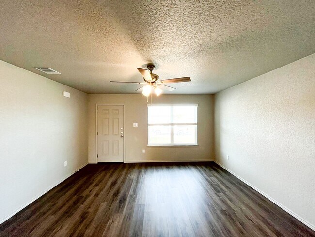 Building Photo - 1606 Risen Star Ln