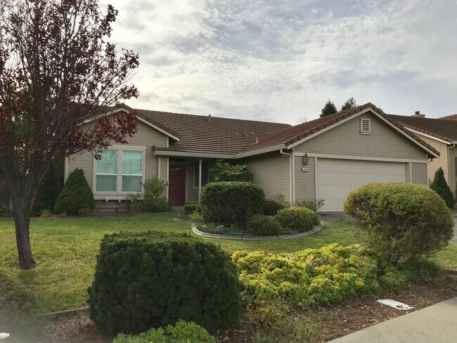 Building Photo - Castlerock Gated Community off Hilborn! Be...