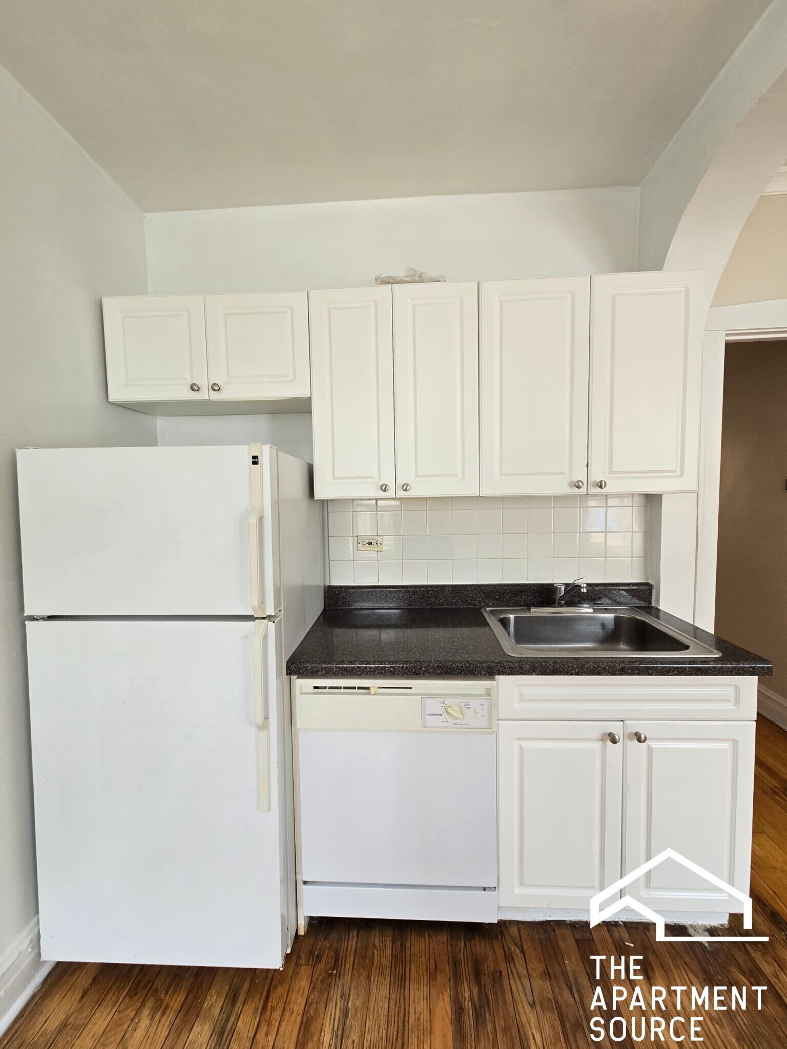 Building Photo - 2948 W Belle Plaine Ave