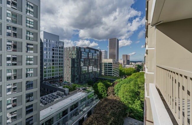 Building Photo - 1-Bedroom Condo on 14th floor of Harrison West - Corner Unit!