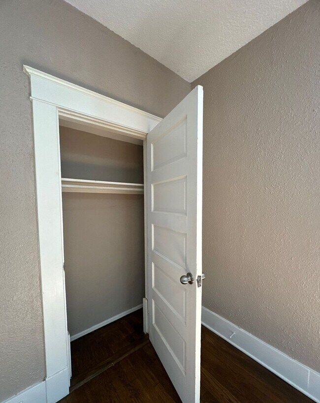 Building Photo - Gorgeous 4 Bedroom Home Now Available!!