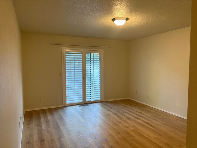 Building Photo - Three bedroom West Norman