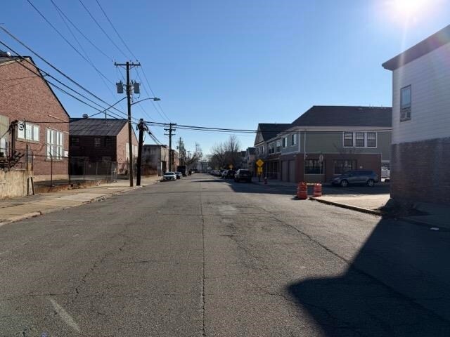 Building Photo - 71 Linnet St