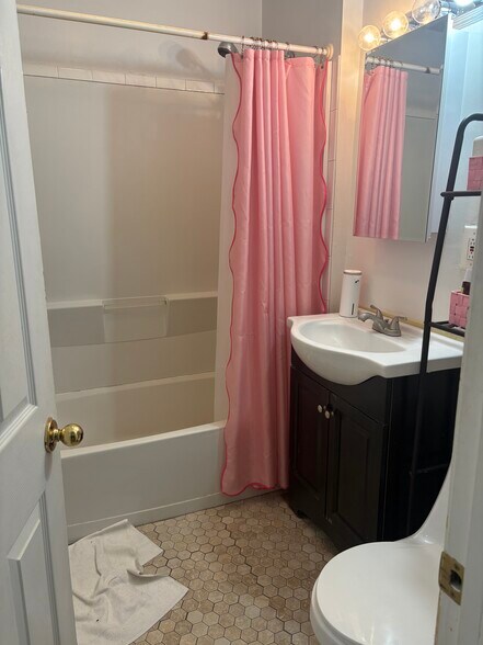 Building Photo - 60 Egmont St