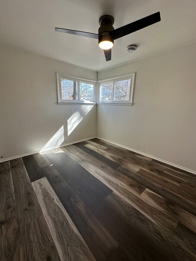 Building Photo - 127 Hickory Nut Ln