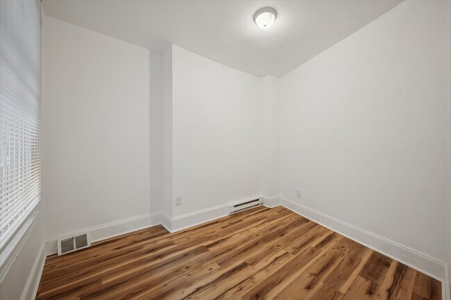 Building Photo - 2 Bedroom House West Philly