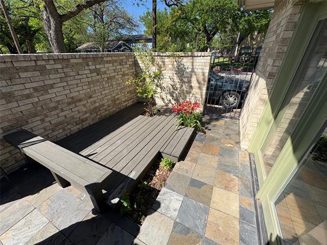 Building Photo - 900 N Austin St