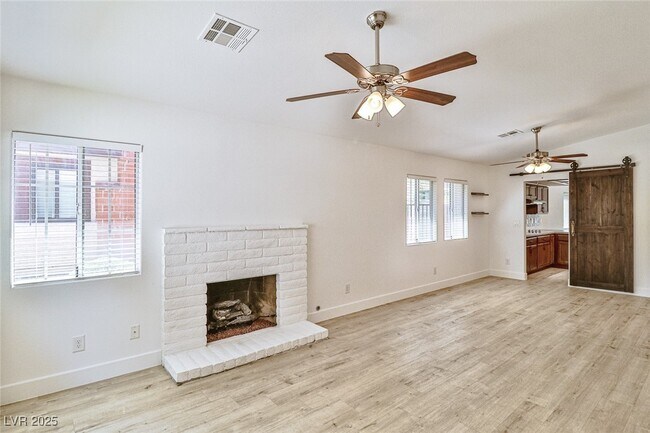 Building Photo - 4413 Live Oak Dr