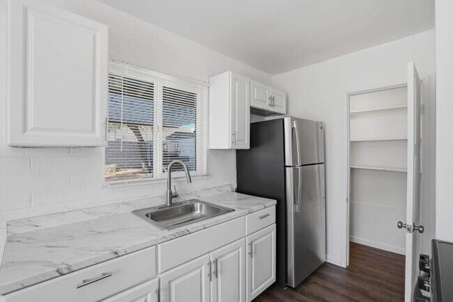 Building Photo - 7240 S 7th St