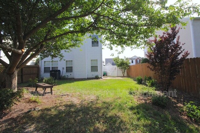 Building Photo - 3025 Bracey Pl