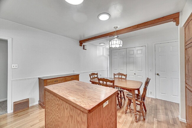 Building Photo - $3,500- Location! 2 Bed 2.5 Bath 2 Non-Con...