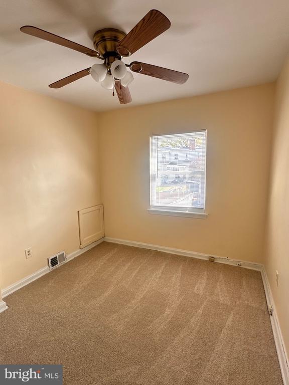 Building Photo - 3433 Clay St NE