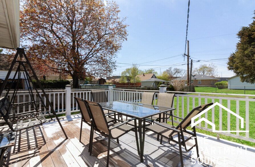 Building Photo - 8108 S 85th Ave