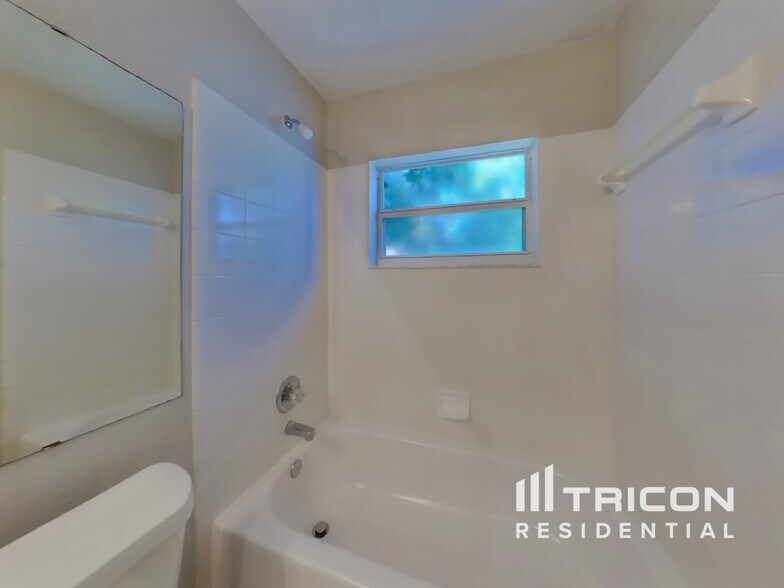 Building Photo - 272 Kings Pond Ave