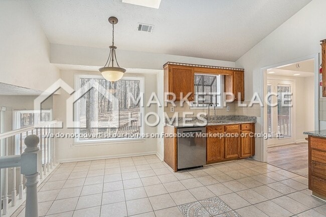 Building Photo - 525 Allana Dr