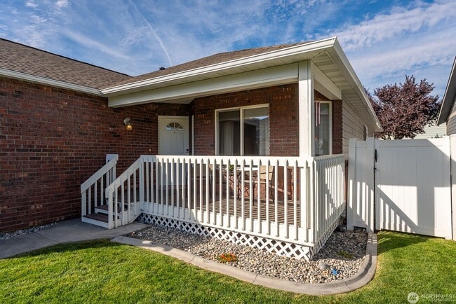 Building Photo - Beautiful 2 Bedroom home with detached shop!