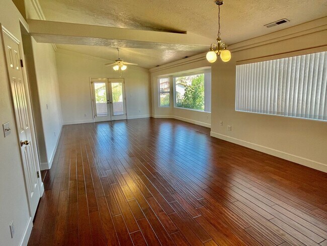 Building Photo - Lovely 3-BR Home in Southgate