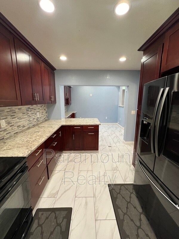 Building Photo - 600 Praderia Cir