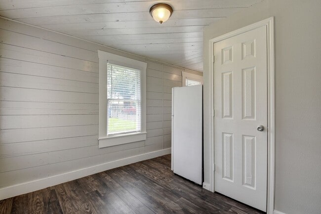 Building Photo - 6bed/3bath House in West Campus