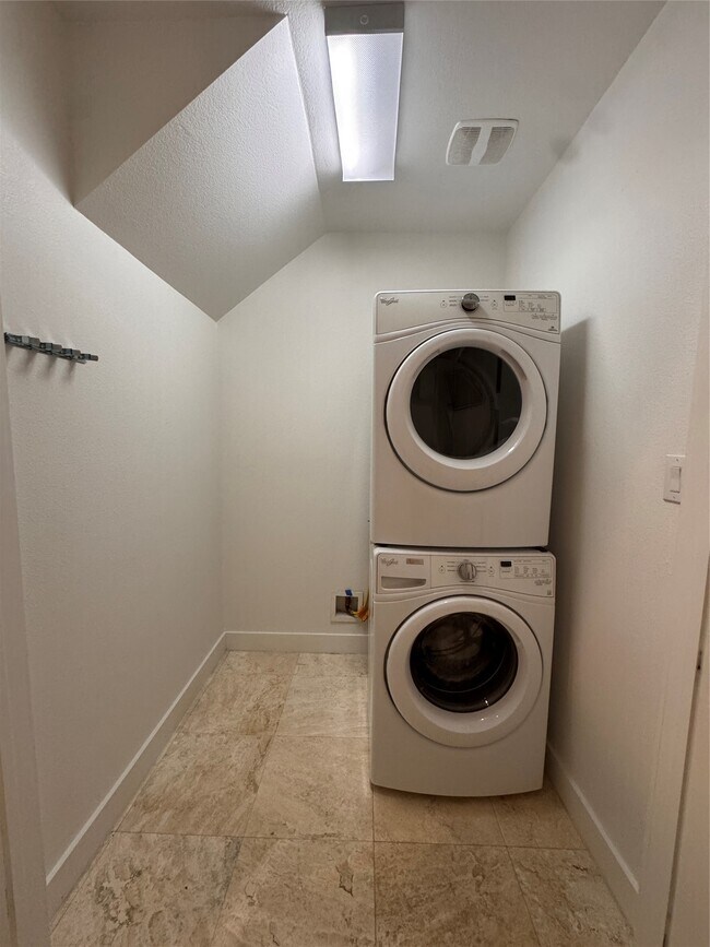 Building Photo - 54 N Hutcheson St