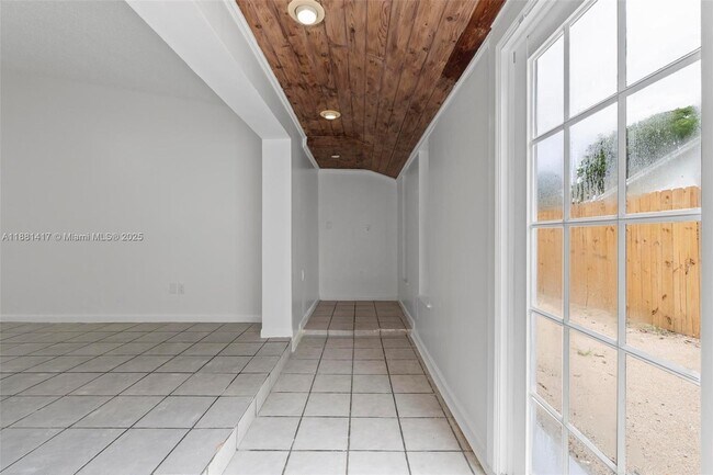 Building Photo - 10387 SW 209th Ln