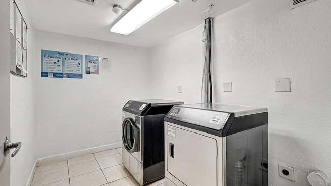 Building Photo - 3000 S Ocean Dr