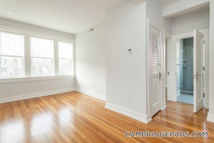 Building Photo - 16 Forest St