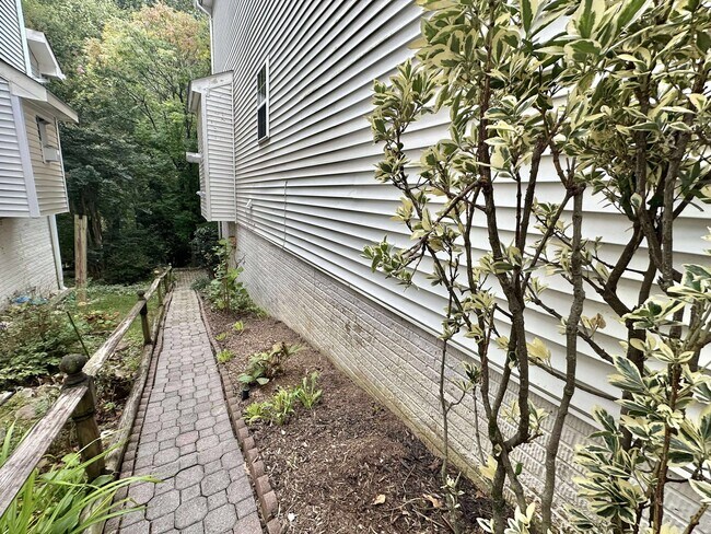 Building Photo - 2403 Shreve Hill Rd