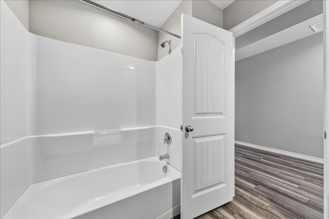 Building Photo - 8133 Cattlemen Dr